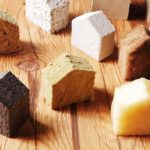 unterschiedliche ökologische Dämmstoffe in Hausform